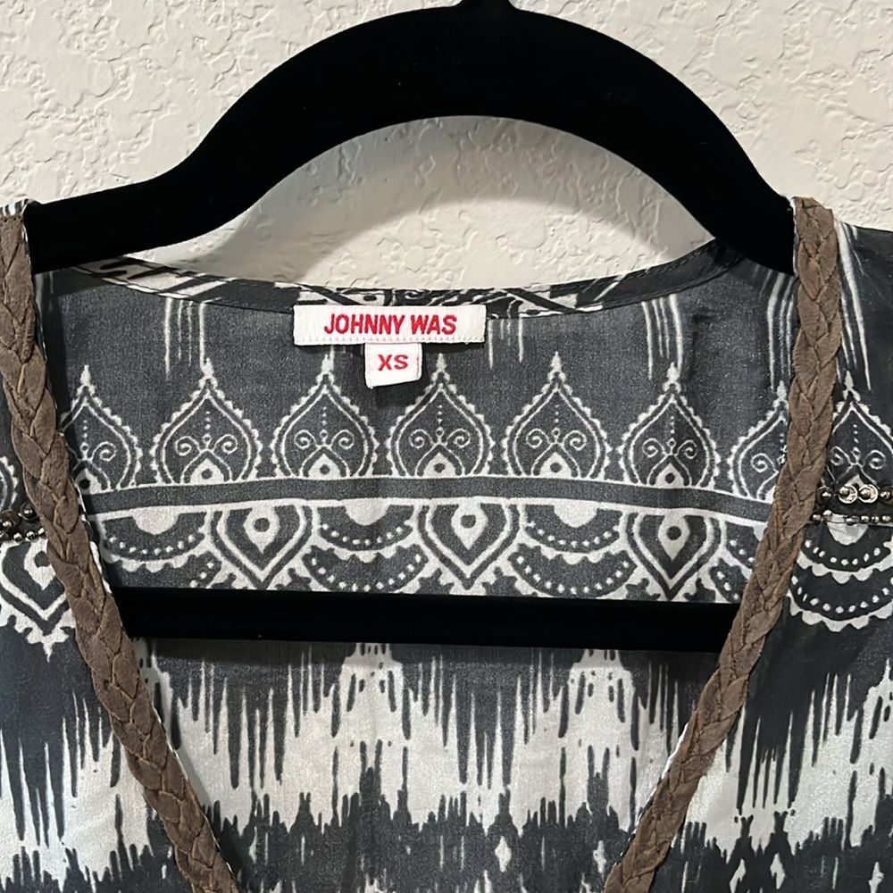 JOHNNY WAS Grey 100% Silk Dress with Brown Leather Trim/Tassle, Size XS (P) - Picture 7 of 9